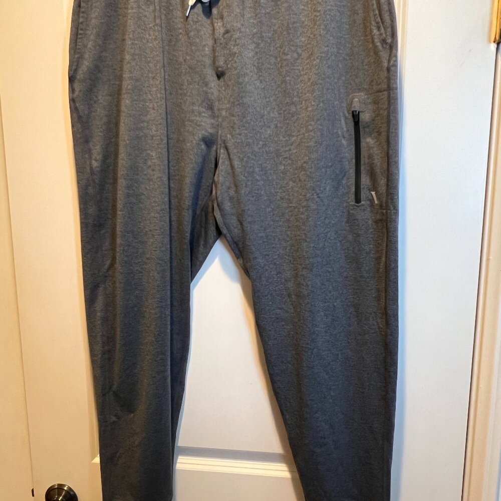Vuori Preformance Track Pants in Charcoal Grey Size XL